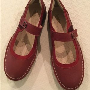 Red Jambu Mary Janes. Size 8.5 med. Never worn.
